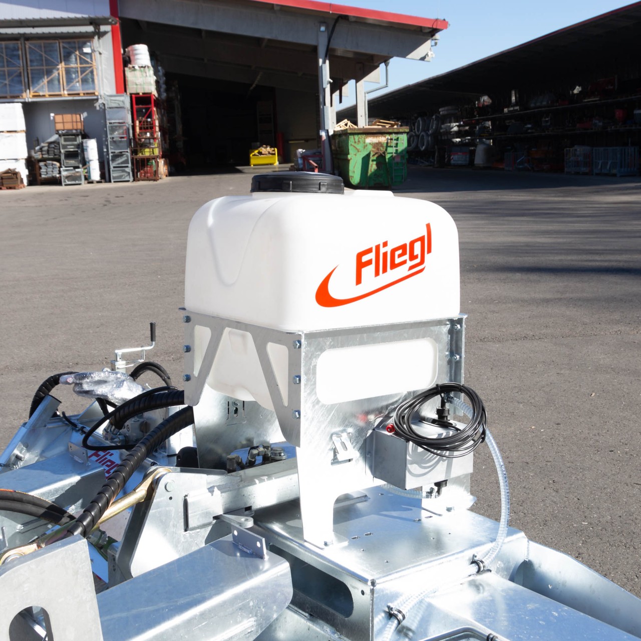 Sprüheinrichtung mit 120 l Tank
